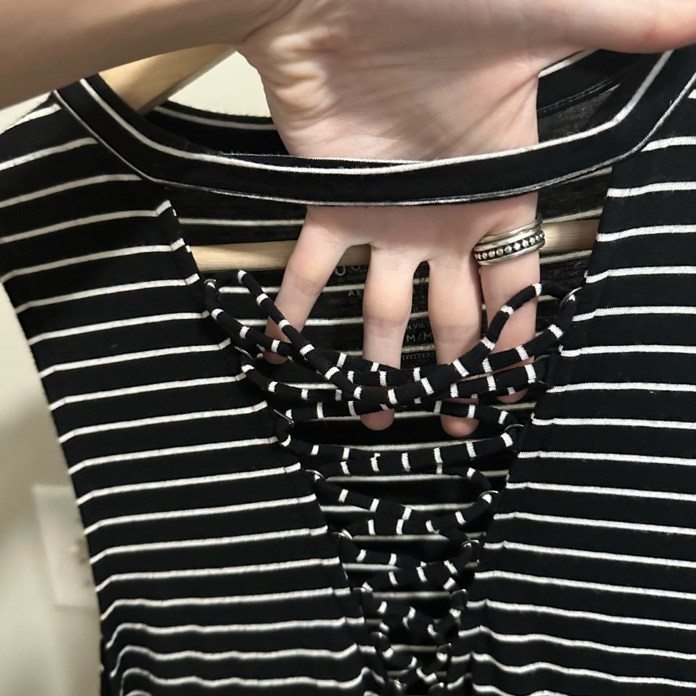 American Eagle Soft and Sexy Black and White Striped V-neck Tank Top size medium - Picture 3 of 5